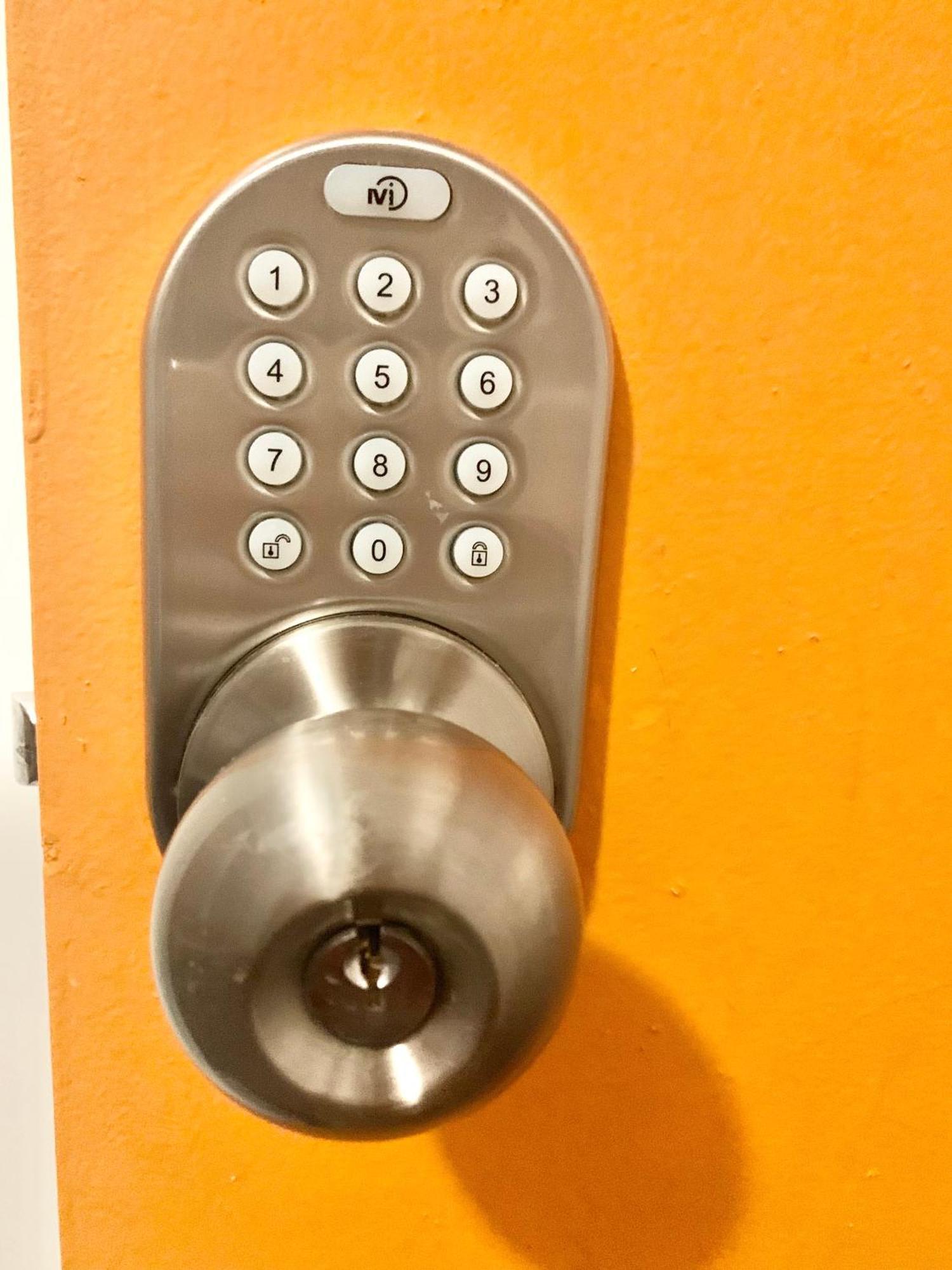 Women Only Rooms - Men Only Rooms - Free Wifi - Coffee Parking - Lockers Miami Exterior foto